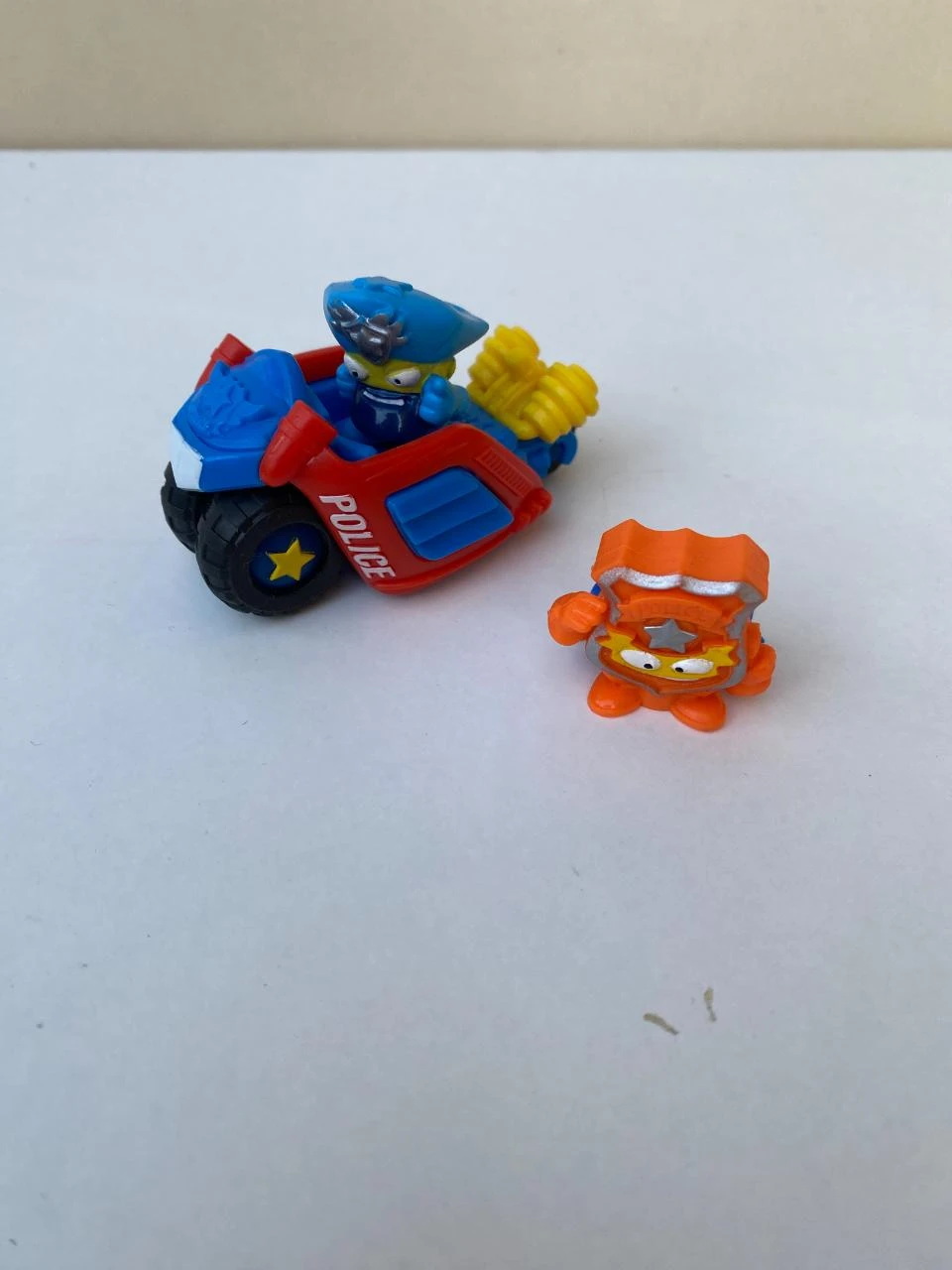 Superzings, estação de polícia e assalto ao banco – photo 6